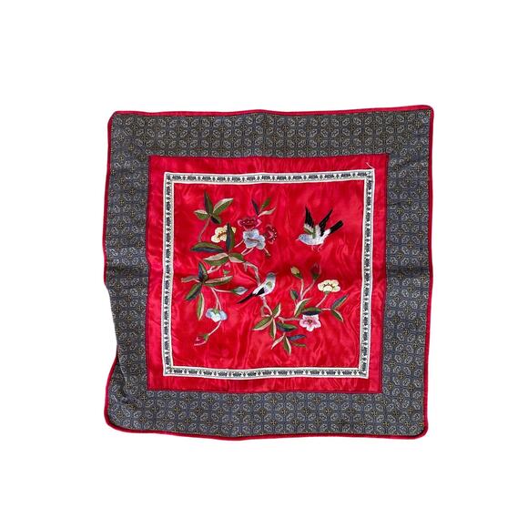 Vintage Chinese silk embroidered pillow cases (set of 4) - Picture 11 of 12